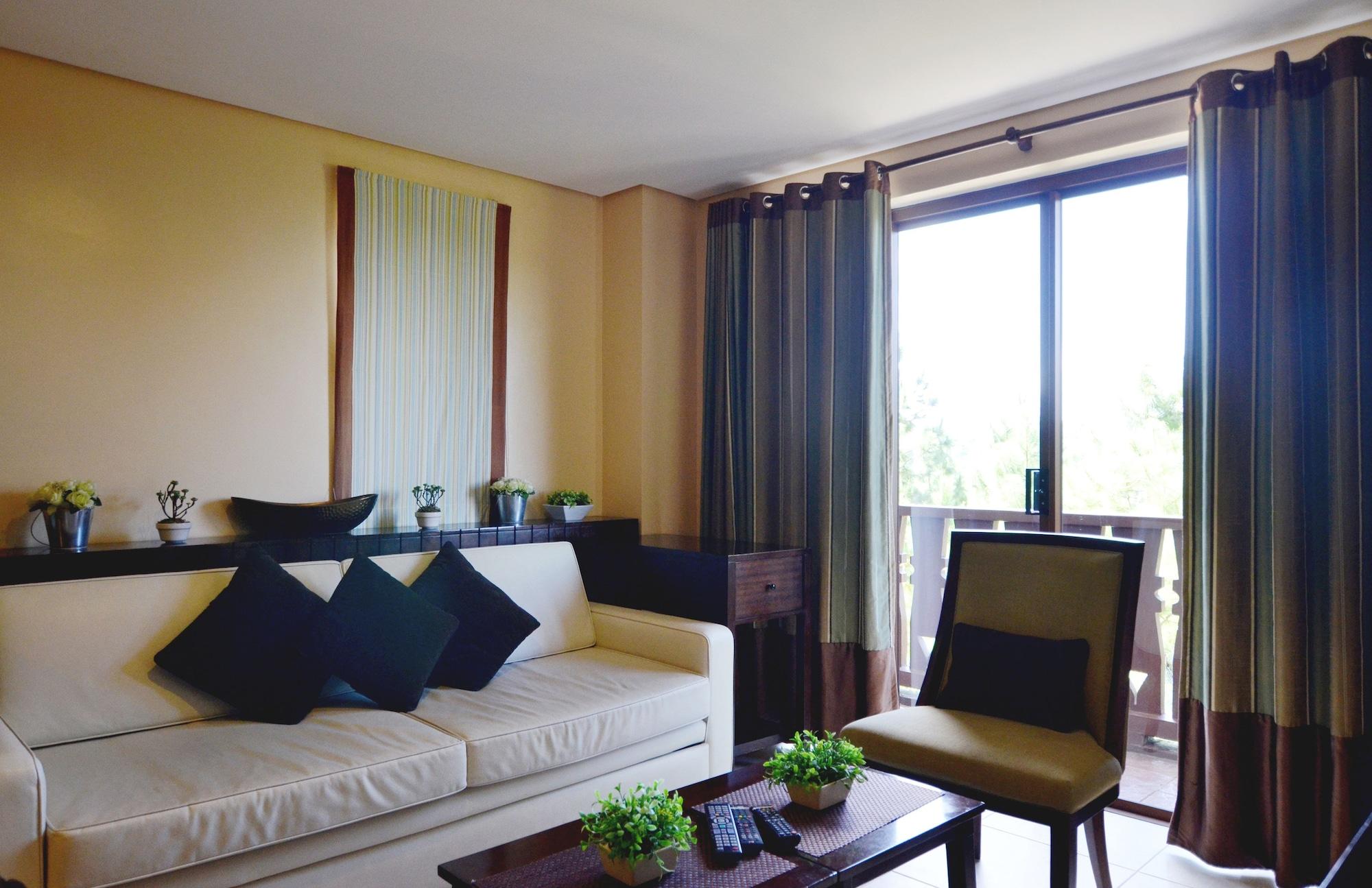 Crosswinds Resort Suites Тагайтай Экстерьер фото