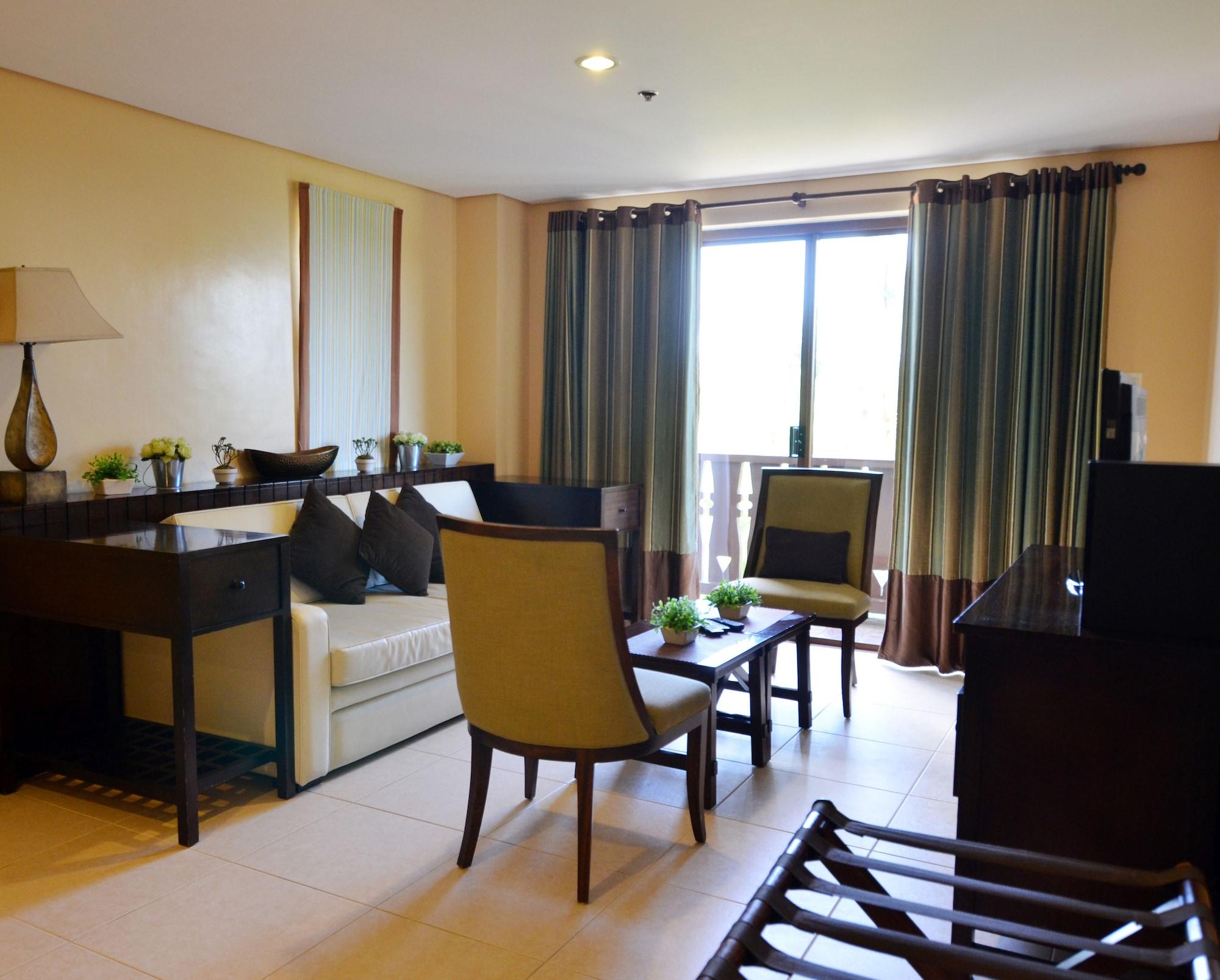 Crosswinds Resort Suites Тагайтай Экстерьер фото