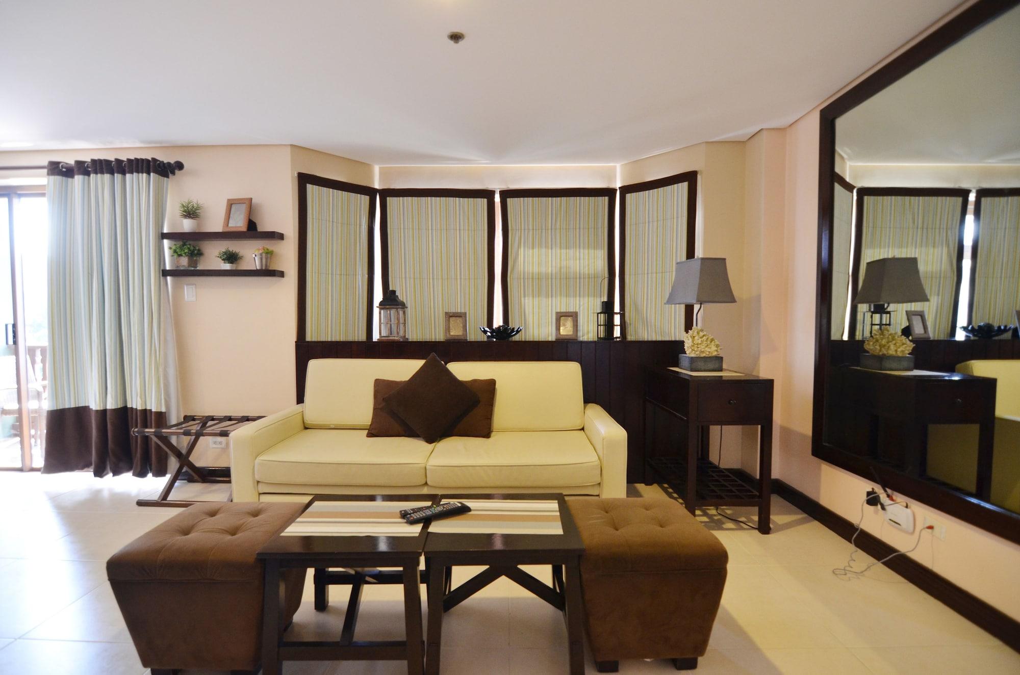 Crosswinds Resort Suites Тагайтай Экстерьер фото