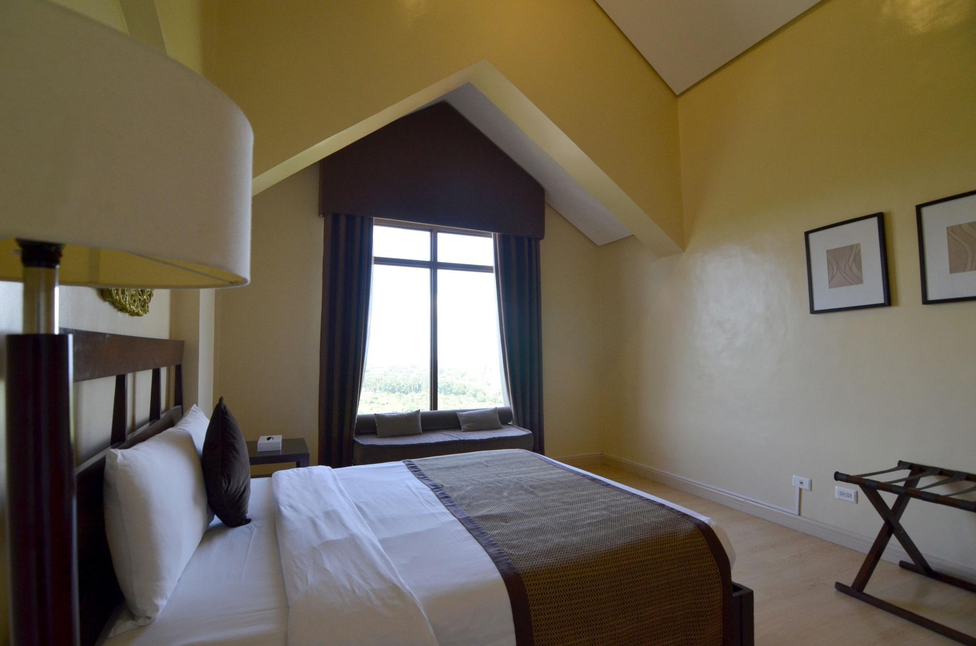 Crosswinds Resort Suites Тагайтай Экстерьер фото