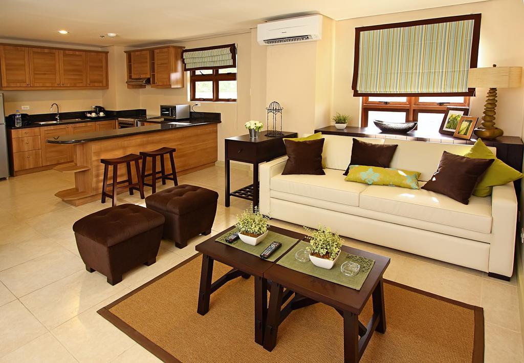 Crosswinds Resort Suites Тагайтай Экстерьер фото