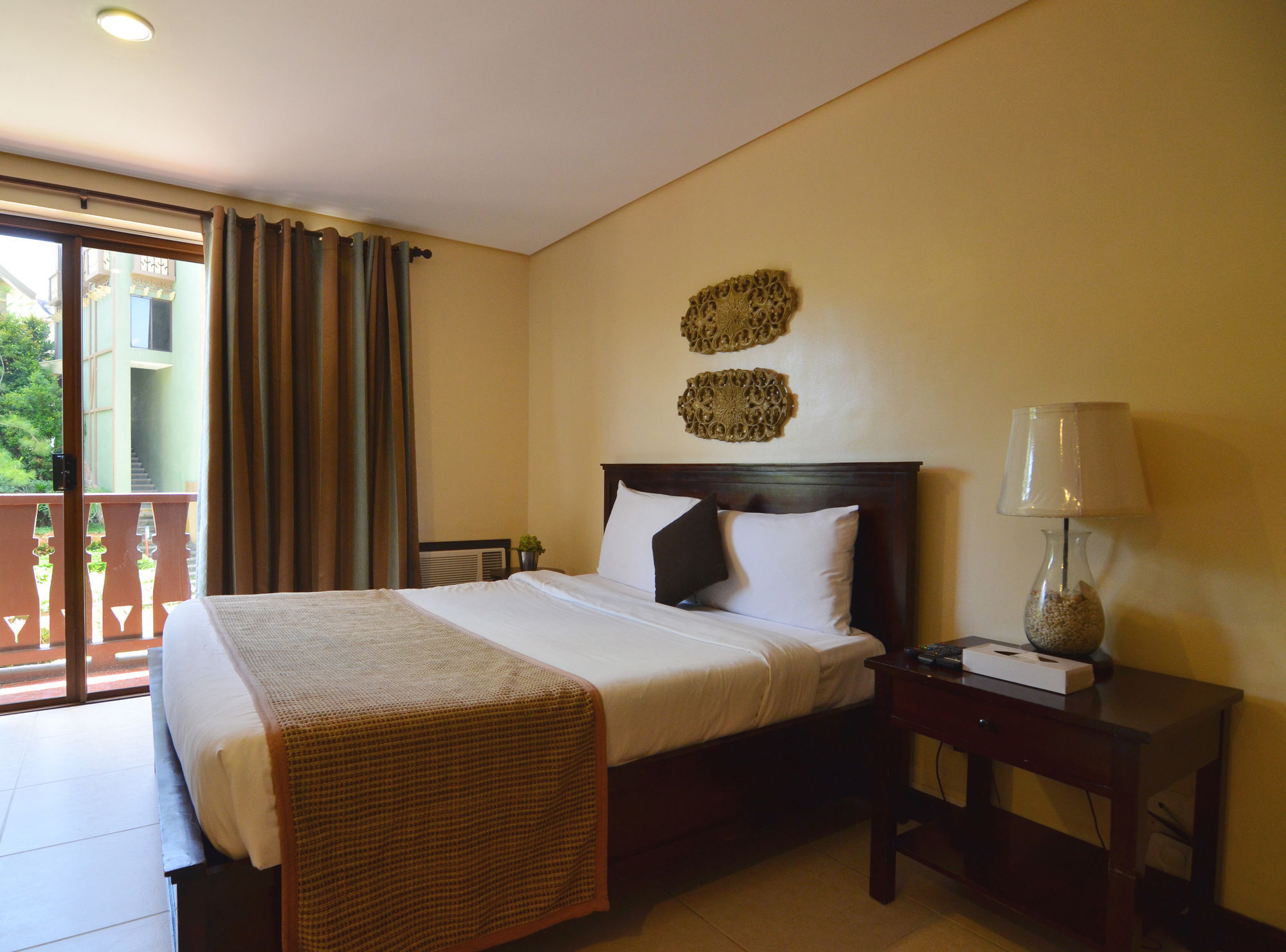 Crosswinds Resort Suites Тагайтай Экстерьер фото
