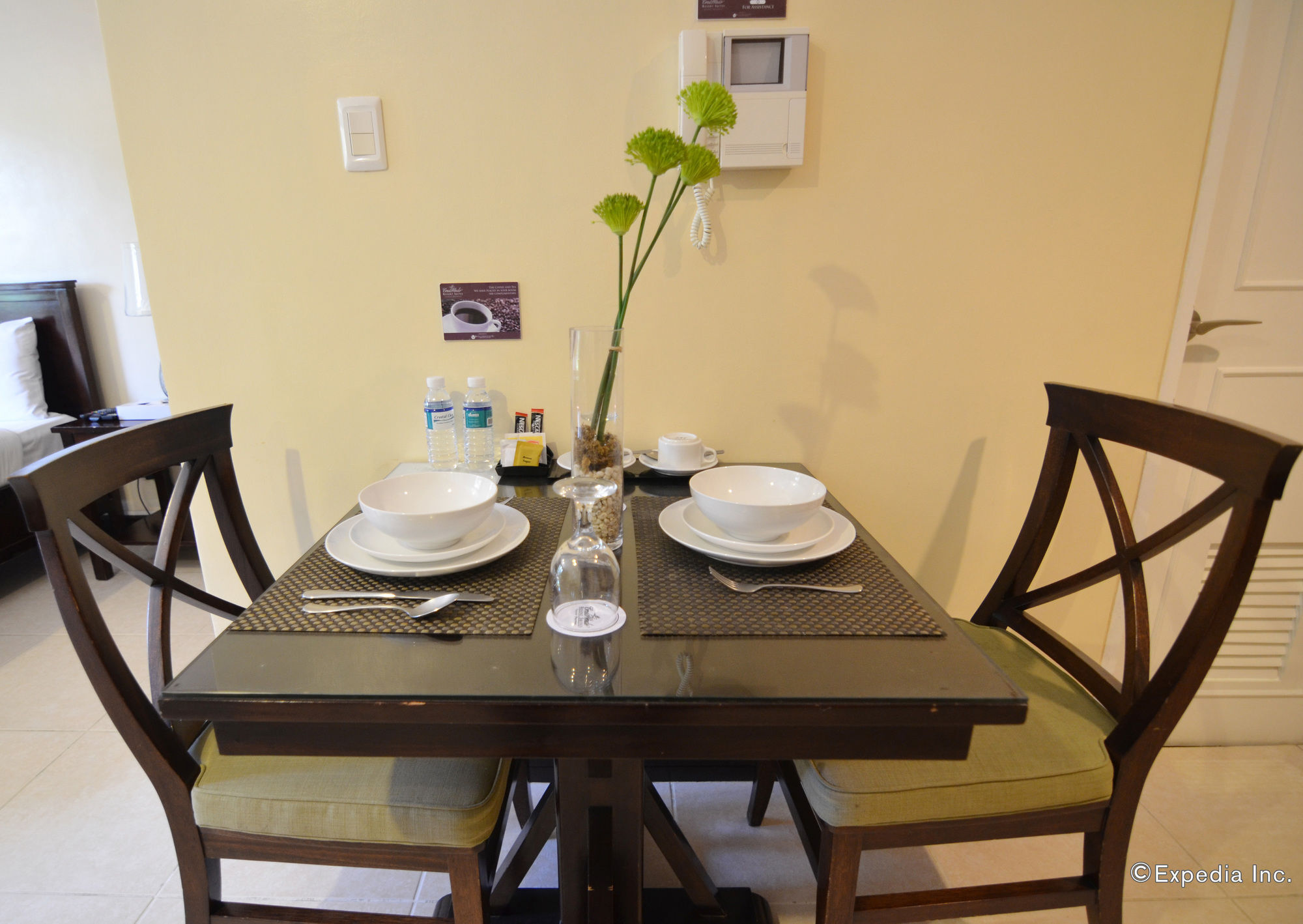 Crosswinds Resort Suites Тагайтай Экстерьер фото