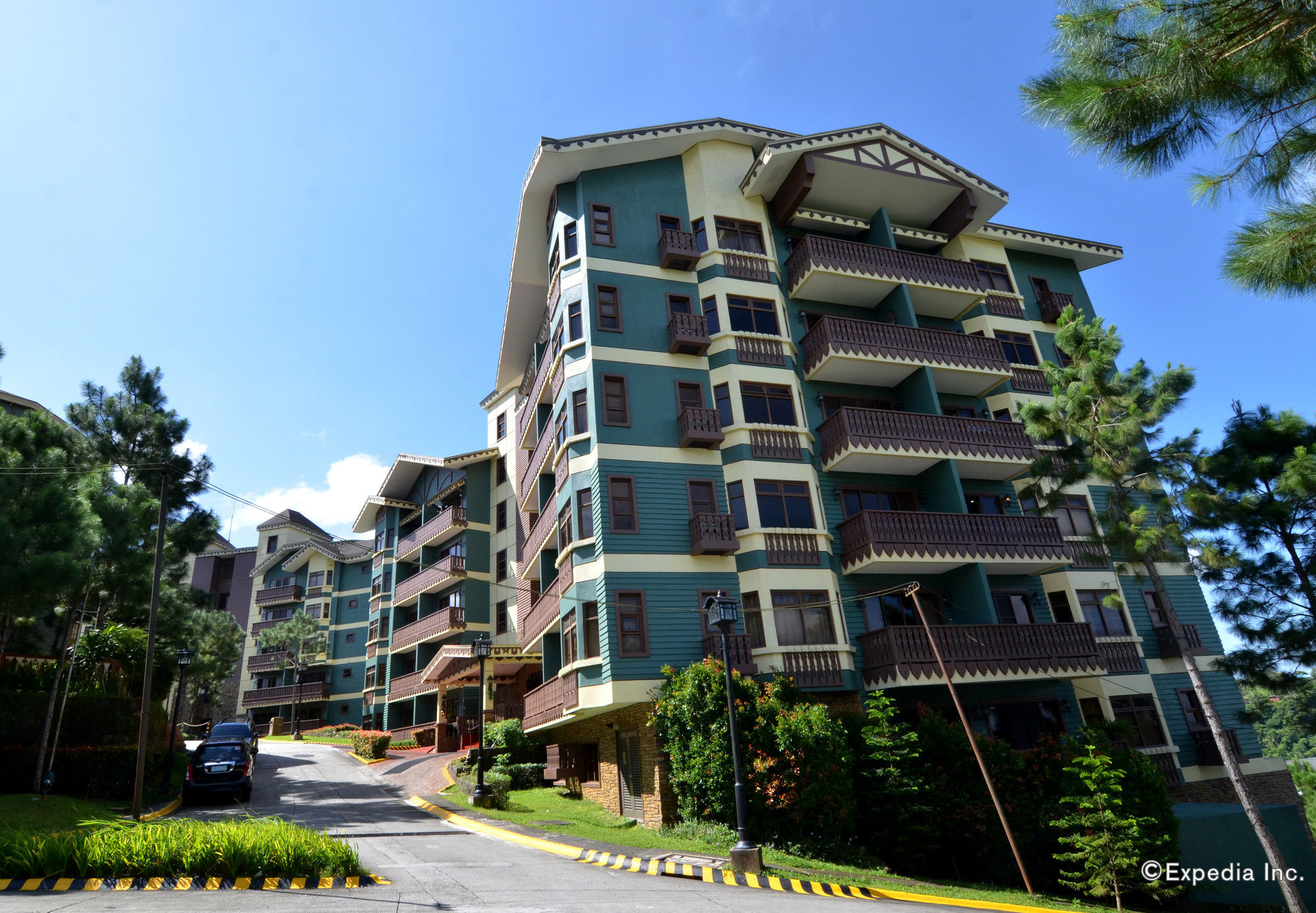 Crosswinds Resort Suites Тагайтай Экстерьер фото
